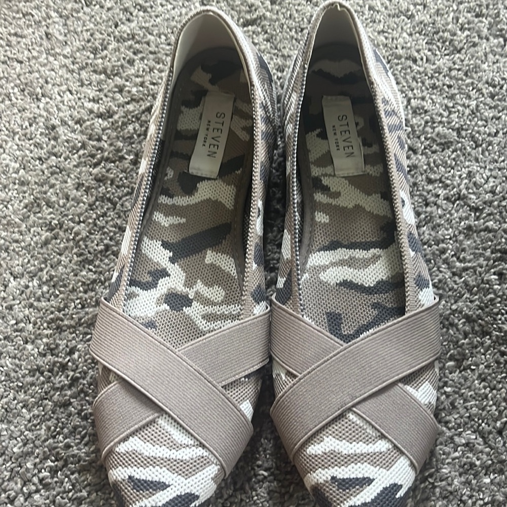 Women’s flats